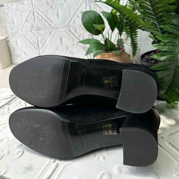 La Canadienne Women
Black Suede Waterproof JOANIE
SUEDE BOOTIE
$525.00
Black 10 - Picture 15 of 16